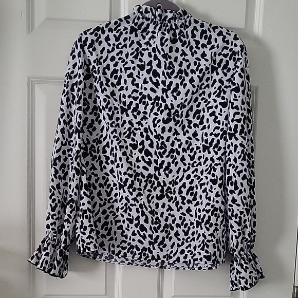 Lot of 5 Women’s Blouses Size Medium | Bold Prints | Lightweight - Picture 6 of 16